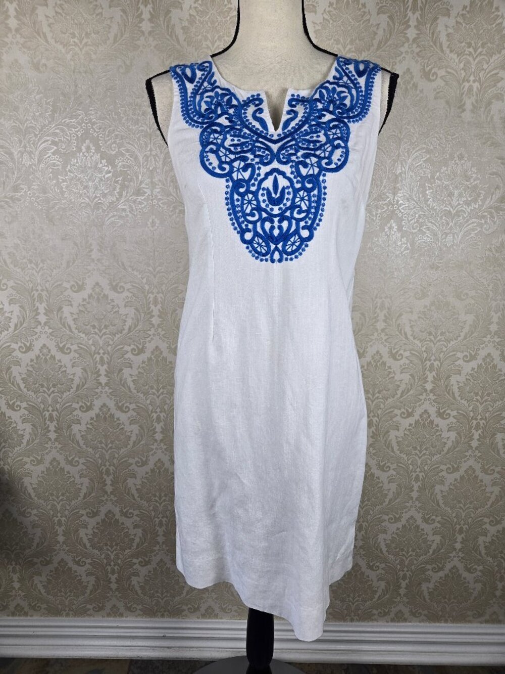 Talbots Petite Size 2P White Linen/Cotton Blnd Dress Blue Embroidery Split Vneck